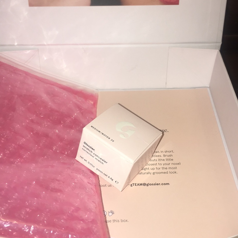 GLOSSIER STRETCH CONCEALER
